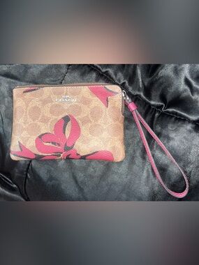 Limited edition Coach Signature Canvas Bow Wristlet